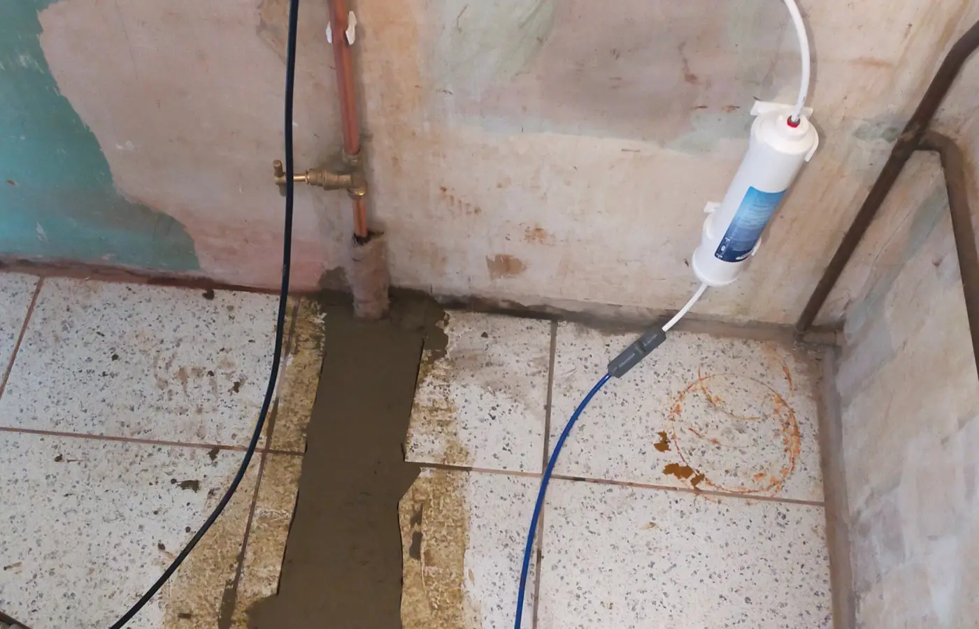 Water supply with inline filter fitted for a new American fridge freezer